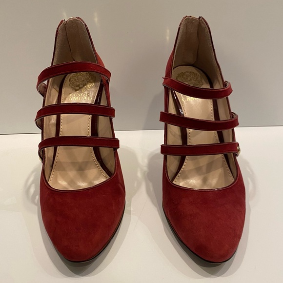 Burgundy 3” Vince Camuto bootie pumps with 3 straps and gold detailing - Picture 2 of 10